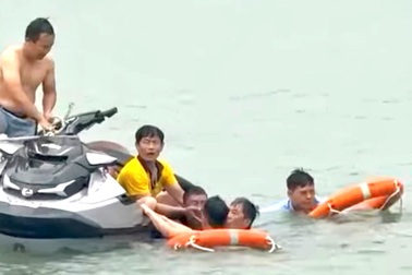 Thông tin về sức khỏe vận động viên flyboard gặp sự cố khi đang "bay"