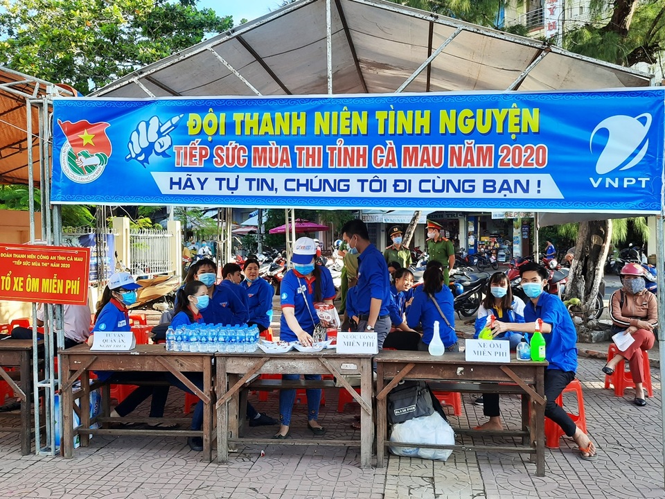“Tiếp lửa” sĩ tử thi tốt nghiệp những suất cơm, nước uống, chỗ ở miễn phí - 3 “Tiếp lửa” sĩ tử thi tốt nghiệp những suất cơm, nước uống, chỗ ở miễn phí - 3