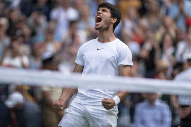 Alcaraz chạm mặt Medvedev tại bán kết Wimbledon