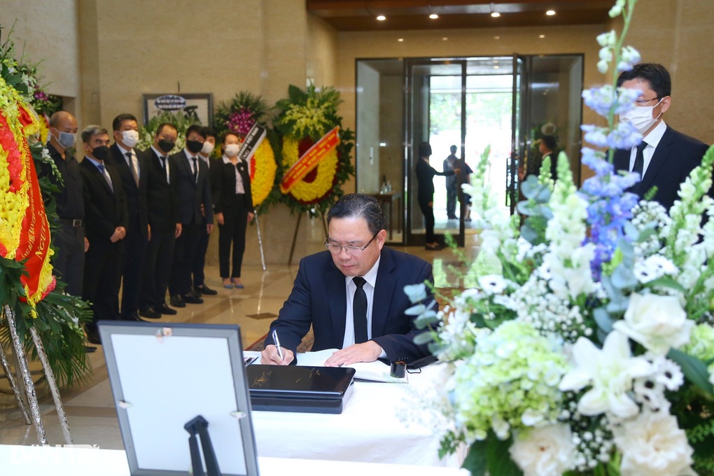 Chủ tịch nước, Thủ tướng ghi sổ tang tưởng niệm ông Abe Shinzo - 7 Chủ tịch nước, Thủ tướng ghi sổ tang tưởng niệm ông Abe Shinzo - 7