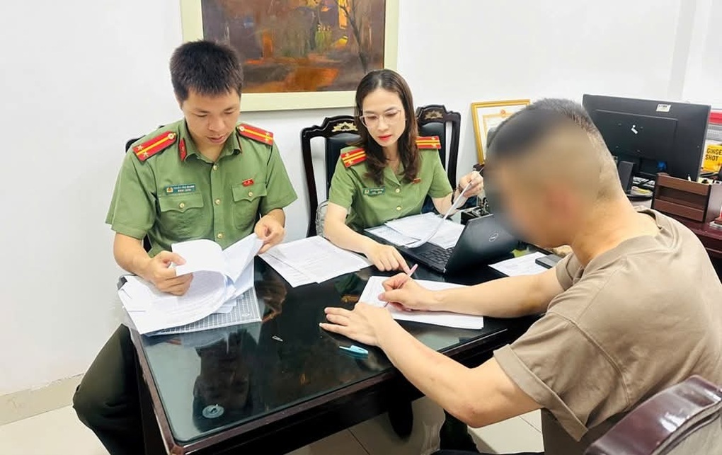 Cuộc thi “Hoa khôi” ở Hà Nội phải dừng khẩn cấp sau khi công an kiểm tra - 1