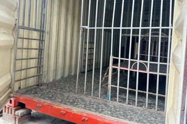 Thái Lan đóng viện dưỡng lão lắp lồng sắt xung quanh giường người cao tuổi