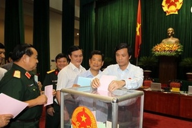 “Tăng nhiều độ rủi ro với quan chức từ việc lấy phiếu tín nhiệm”