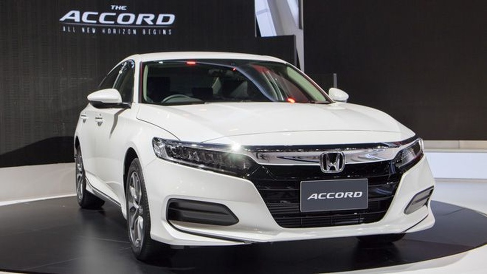 Những mẫu xe giá trên trời bị khách nâng lên rồi lại hạ xuống ở Việt Nam - 3 Những mẫu xe giá trên trời bị khách nâng lên rồi lại hạ xuống ở Việt Nam - 3