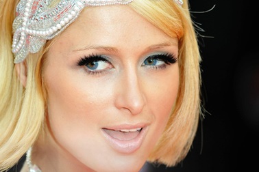 Tiểu thư Paris Hilton lại mất điện thoại