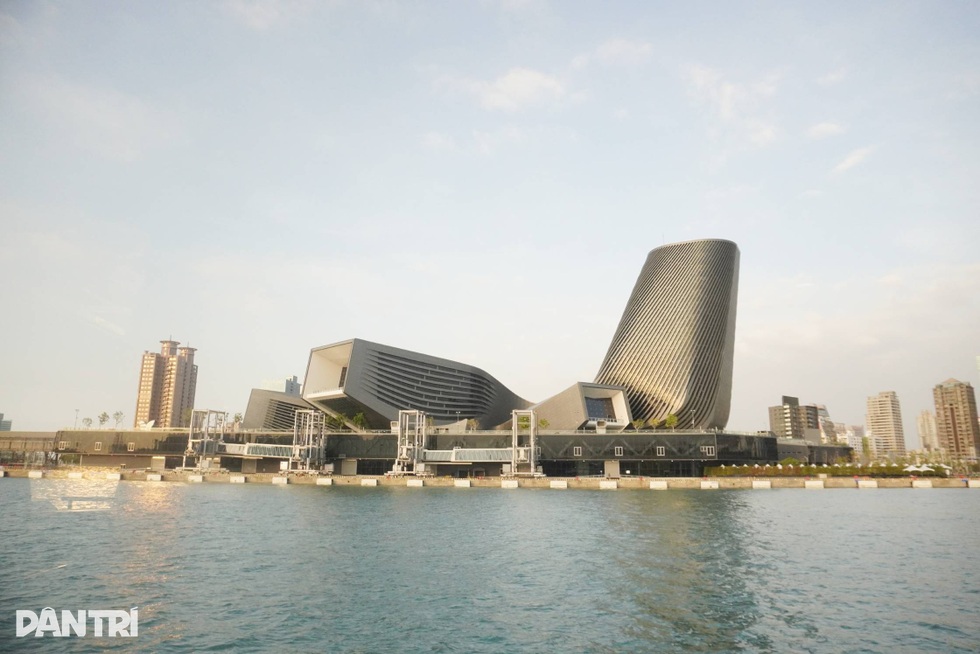 Đến thành phố cảng đẹp nhất Đài Loan, khách Việt mê mẩn cầu quay, du thuyền - 10 Đến thành phố cảng đẹp nhất Đài Loan, khách Việt mê mẩn cầu quay, du thuyền - 10