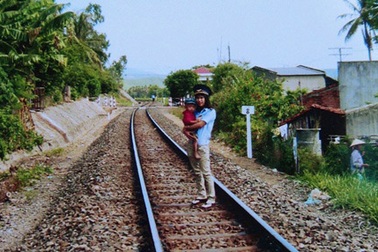 Tuyên dương nữ gác chắn tàu dũng cảm