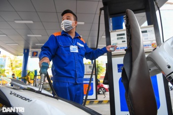 Giá xăng giảm hơn 1.200 đồng/lít