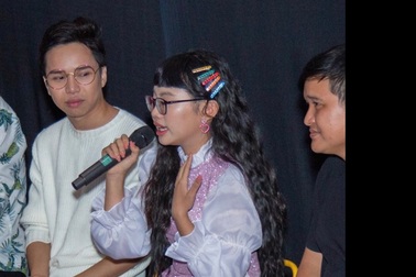 Phương Mỹ Chi buồn khi bị bạn bè chê hát nhạc quê hương “cũ và sến”