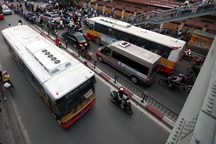 “Xe buýt không phải chiếc “đũa thần” giải quyết ùn tắc giao thông”