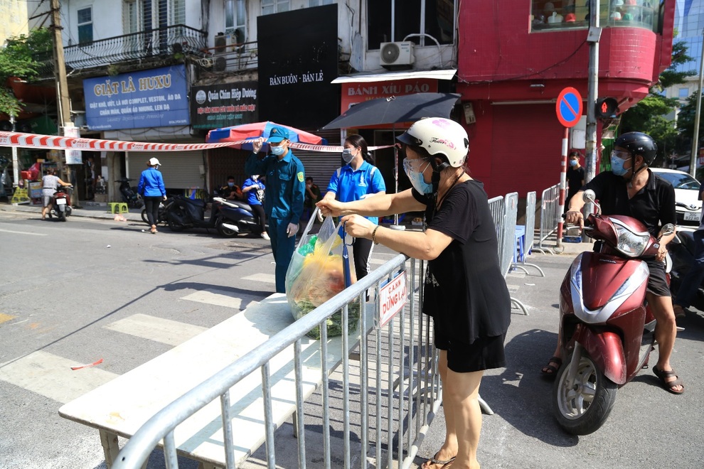 Nhận lương thực, đồ tiếp tế thế nào cho an toàn trong mùa dịch? - 1 Nhận lương thực, đồ tiếp tế thế nào cho an toàn trong mùa dịch? - 1