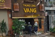 Hà Nội: Cháy cửa hàng rượu vang ở Trung Kính