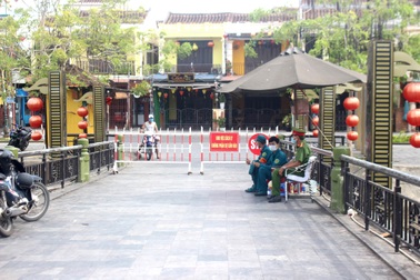 Bỏ đi khỏi khu phong tỏa, hai công dân bị phạt 7 triệu đồng