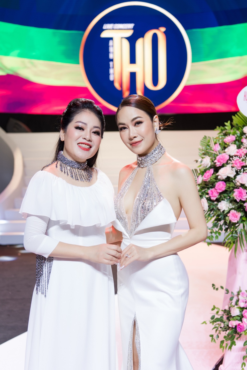 Tuyết Nga thể hiện giọng ca ngọt ngào trong đêm nhạc của cô giáo Anh Thơ - 1 Tuyết Nga thể hiện giọng ca ngọt ngào trong đêm nhạc của cô giáo Anh Thơ - 1