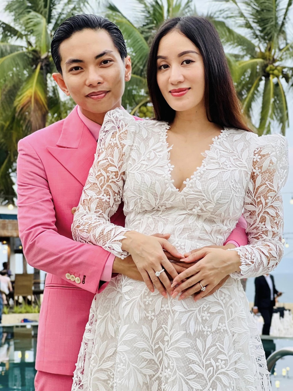 Khánh Thi có bầu lần 3 ở tuổi 41: Sắc vóc gợi cảm, chồng cưng chiều hết mực - 8 Khánh Thi có bầu lần 3 ở tuổi 41: Sắc vóc gợi cảm, chồng cưng chiều hết mực - 8