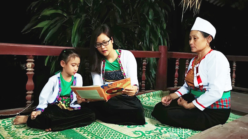 Nước mắt hạnh phúc của cô giáo Mường vào top 10 giáo viên xuất sắc toàn cầu - 1 Nước mắt hạnh phúc của cô giáo Mường vào top 10 giáo viên xuất sắc toàn cầu - 1