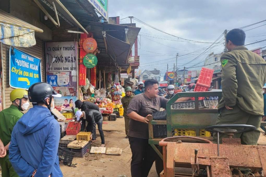 Vụ chợ 37 tỷ đồng chỉ có một tiểu thương: Kiên quyết giải tỏa chợ tự phát - 2 Vụ chợ 37 tỷ đồng chỉ có một tiểu thương: Kiên quyết giải tỏa chợ tự phát - 2