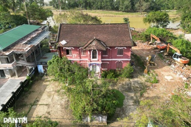 Những biệt thự cổ hoang phế bị "lãng quên" trên đất cố đô