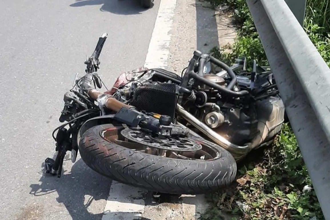 Người đi xe phân khối lớn tử nạn sau va chạm với xe SH - 2 Người đi xe phân khối lớn tử nạn sau va chạm với xe SH - 2
