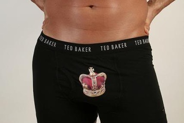 Chiếc quần làm "cảnh vệ" cho phái mày râu