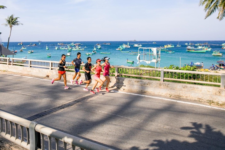 Ngắm nhìn Phú Quốc đẹp tuyệt vời trên cung đường marathon dài 42km - 4 Ngắm nhìn Phú Quốc đẹp tuyệt vời trên cung đường marathon dài 42km - 4