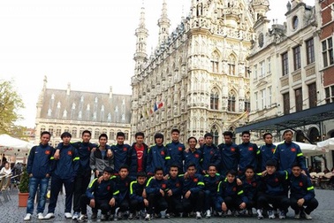 Bên lề chiến thắng 28-0 của U19 Việt Nam tại Bỉ