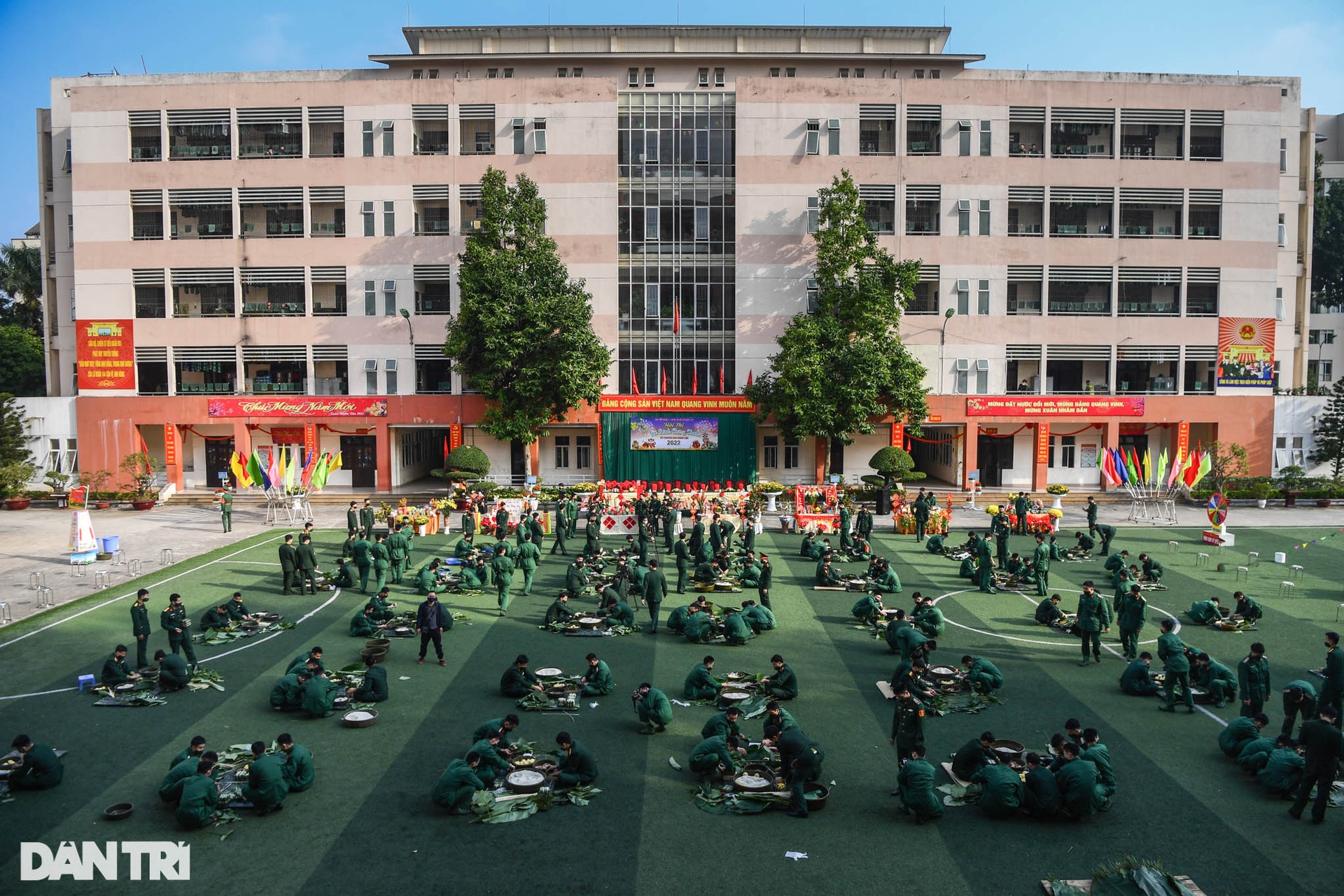 Các chiến sĩ Lữ đoàn Cận vệ trổ tài gói bánh chưng đón Tết - 1 Các chiến sĩ Lữ đoàn Cận vệ trổ tài gói bánh chưng đón Tết - 1