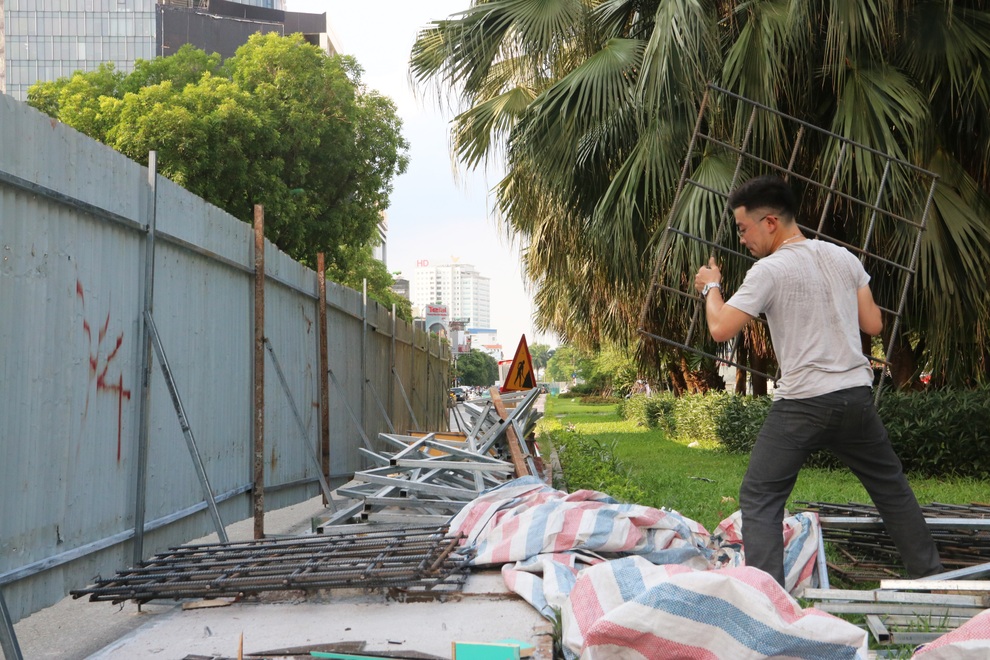 Hà Nội: Tuyến đường đẹp nhất thủ đô trước khi phải xén cây để mở rộng - 6 Hà Nội: Tuyến đường đẹp nhất thủ đô trước khi phải xén cây để mở rộng - 6