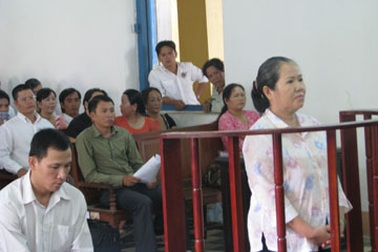 Hai bị cáo lừa đảo qua mạng Colony lĩnh 19 năm tù