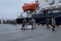 Truyền thông Nga đăng video 82 quân nhân Ukraine trên đảo Rắn