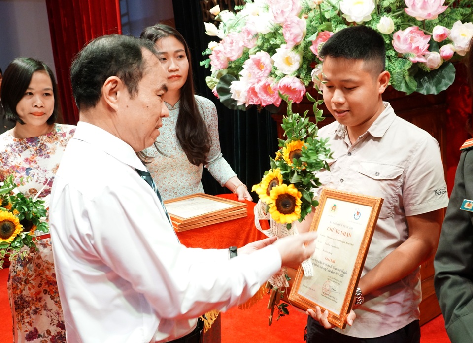 Báo Dân trí đoạt 2 giải báo chí “Vì an ninh Tổ quốc và bình yên cuộc sống” - 2 Báo Dân trí đoạt 2 giải báo chí “Vì an ninh Tổ quốc và bình yên cuộc sống” - 2