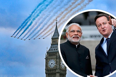 Máy bay Anh trình diễn đẹp mắt đón Thủ tướng Ấn Độ