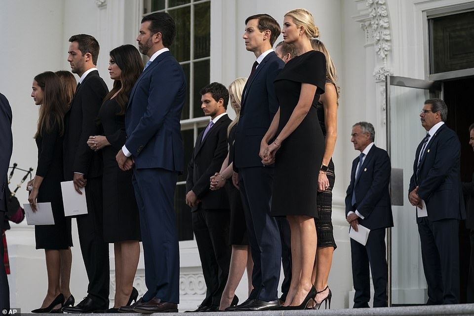 Ông Trump tổ chức tang lễ cho em trai tại Nhà Trắng - 4 Ông Trump tổ chức tang lễ cho em trai tại Nhà Trắng - 4