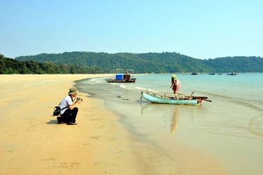 Sóng to, một du khách tử vong khi tắm biển