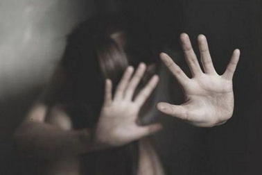 Thầy giáo và người đàn ông 68 tuổi lĩnh án tù vì hiếp dâm nữ sinh lớp 7