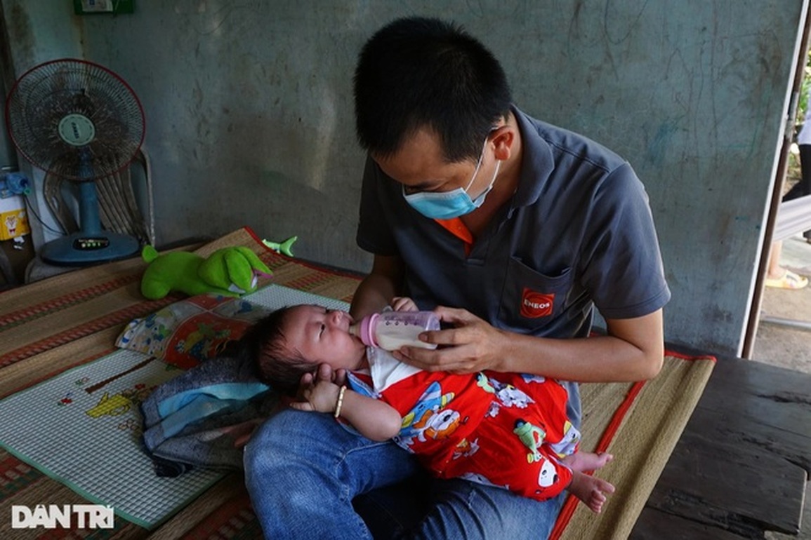 Hai bé mất mẹ do Covid-19 được bạn đọc Dân trí giúp đỡ gần 200 triệu đồng - 2 Hai bé mất mẹ do Covid-19 được bạn đọc Dân trí giúp đỡ gần 200 triệu đồng - 2