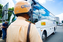CSGT TPHCM kiểm tra một số xe khách của Thành Bưởi