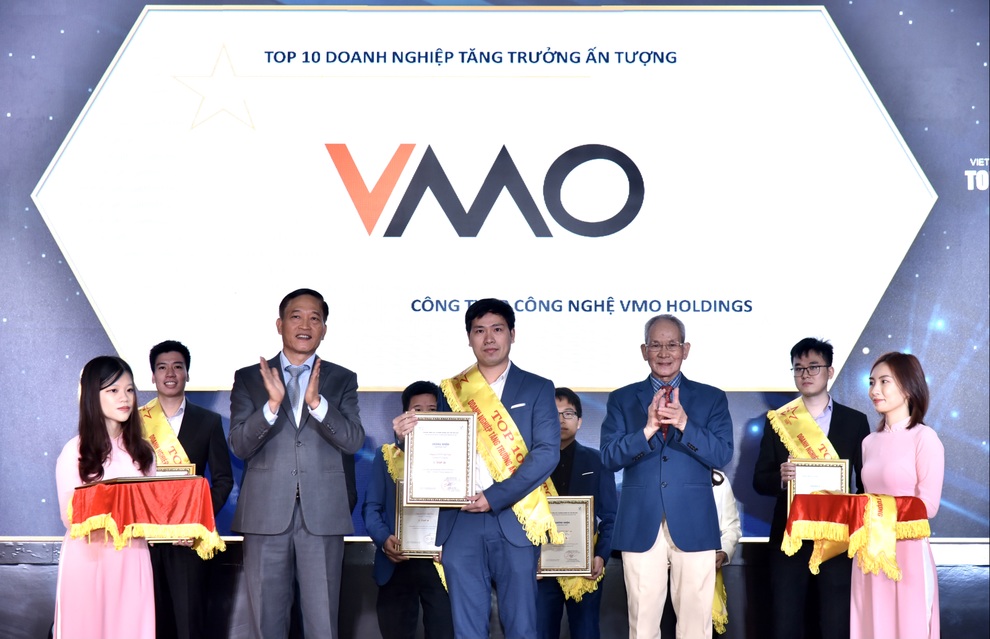 VMO Holdings giành cú đúp giải thưởng TOP 10 doanh nghiệp ICT Việt Nam 2021 - 2 VMO Holdings giành cú đúp giải thưởng TOP 10 doanh nghiệp ICT Việt Nam 2021 - 2