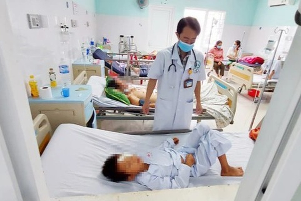 Kon Tum: Cứu sống bé trai bị mũi tên bắn xuyên mắt khi đi săn chuột ban đêm - 1 Kon Tum: Cứu sống bé trai bị mũi tên bắn xuyên mắt khi đi săn chuột ban đêm - 1