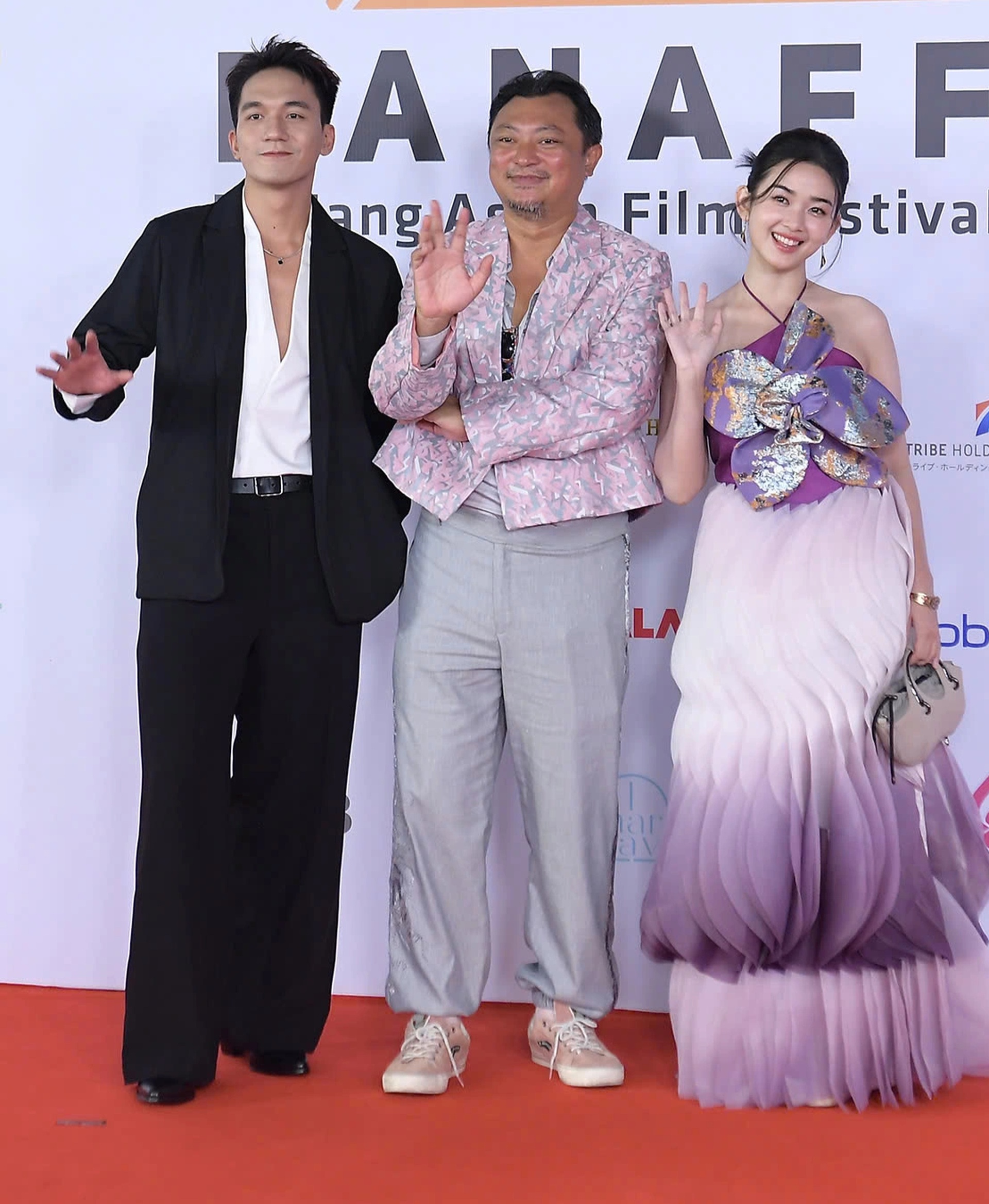 Lan Hương Em bé Hà Nội và dàn nghệ sĩ gạo cội hội tụ ở thảm đỏ DANAFF III - 6 Lan Hương Em bé Hà Nội và dàn nghệ sĩ gạo cội hội tụ ở thảm đỏ DANAFF III - 6