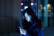 Dịch vụ lạ thuê cô gái xinh đẹp "thả thính",  xem chồng trăng hoa hay không