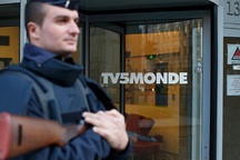 Tin tặc IS đánh sập 11 kênh truyền hình của Pháp