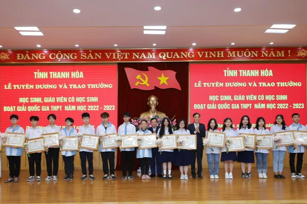 Thanh Hóa xếp thứ 6 toàn quốc về tỷ lệ học sinh giỏi quốc gia - 3 Thanh Hóa xếp thứ 6 toàn quốc về tỷ lệ học sinh giỏi quốc gia - 3