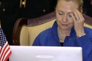 Hơn 300 email cá nhân của Hillary Clinton chứa thông tin tuyệt mật