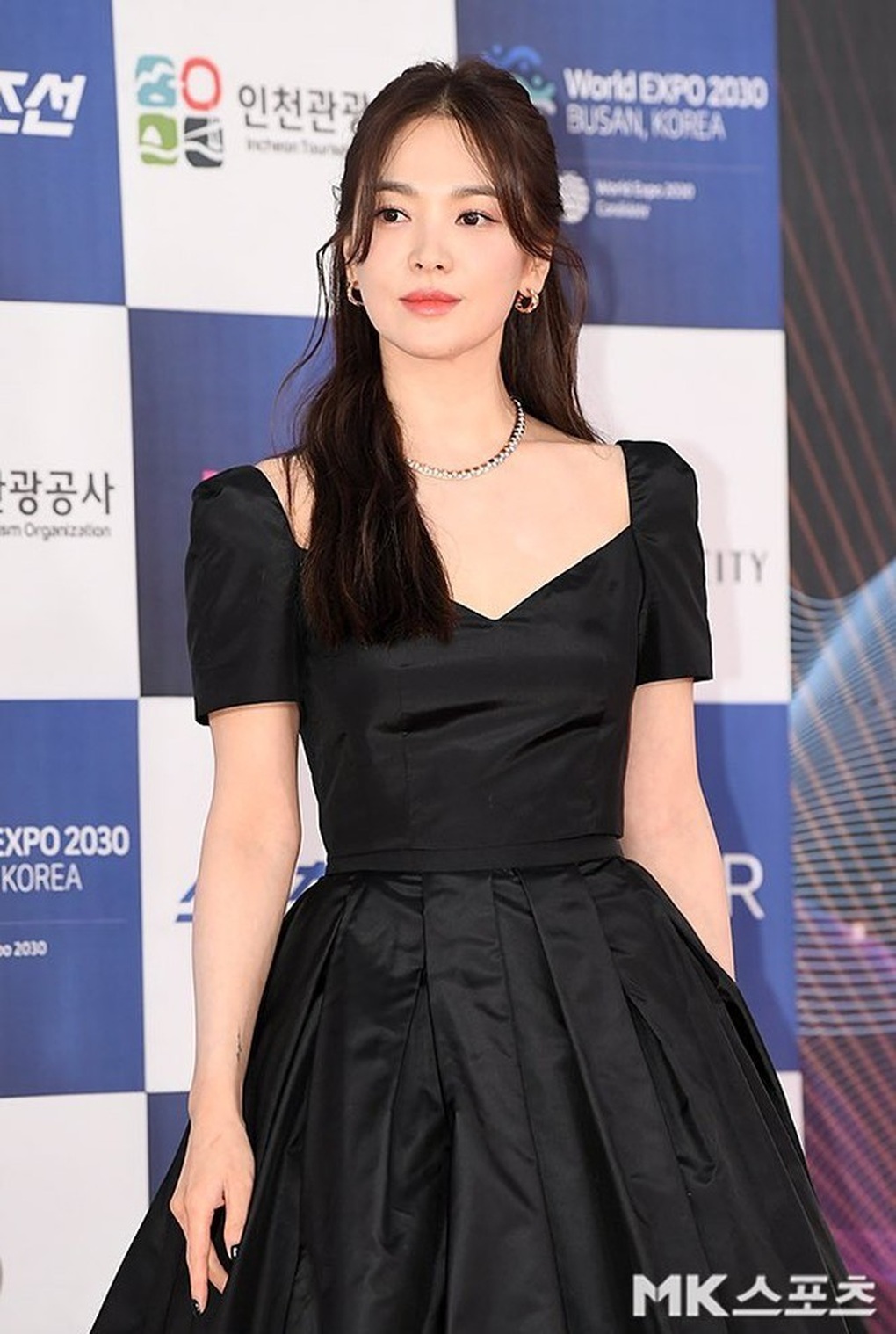 Đẳng cấp thời trang của Song Hye Kyo: Mặc giản dị vẫn đẹp lu mờ đàn em - 1 Đẳng cấp thời trang của Song Hye Kyo: Mặc giản dị vẫn đẹp lu mờ đàn em - 1