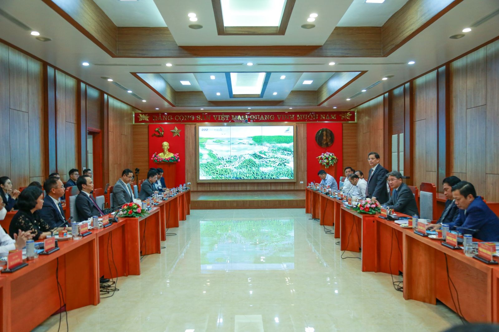 Siêu dự án FLC đề xuất đầu tư tại Khánh Hòa: 11 sân golf, 6.000 phòng khách sạn 5 sao - 1 Siêu dự án FLC đề xuất đầu tư tại Khánh Hòa: 11 sân golf, 6.000 phòng khách sạn 5 sao - 1