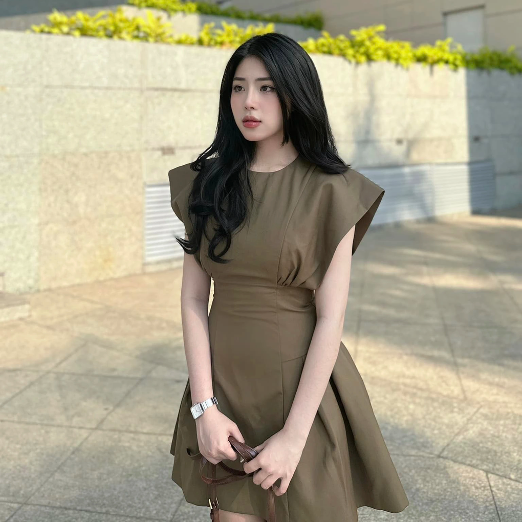 Bạn gái cầu thủ Nguyễn Quốc Việt gây sốt với phong cách gợi cảm - 4