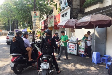 Kiếm 3 – 4 triệu đồng/ngày nhờ bán “dừa tắc, dừa thơm” mùa nắng nóng