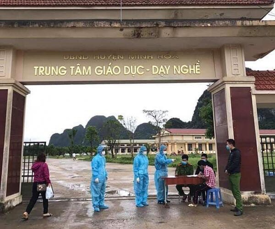 20 con bạc quần thảo nhau bất chấp lệnh cách ly, tiền xóc đĩa gần 1 tỷ - 3