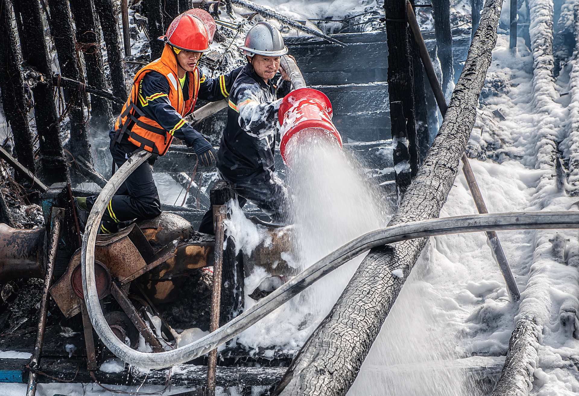 Bộ ảnh chữa cháy cảng cá ở Đà Nẵng giành giải Nhất cuộc thi Ảnh PCCCCNCH - 2